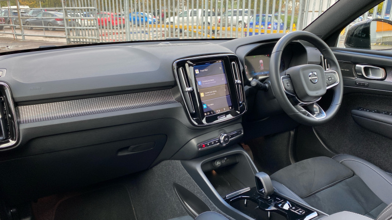 Volvo XC40 2.0 B3P Ultimate Dark 5dr Auto Petrol Estate